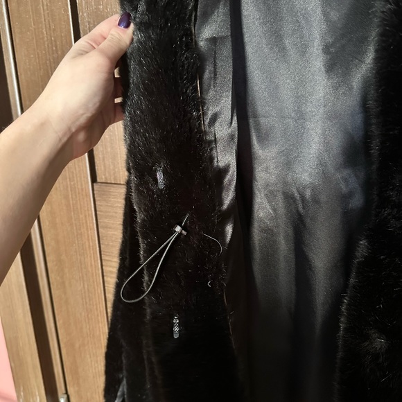 Vince Camuto black faux fur vest - Picture 2 of 8